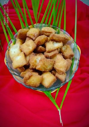 શક્કરપારા (Shakkarpara Recipe In Gujarati) રેસીપી મુખ્ય ફોટો