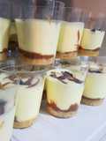 Postre helado en vasitos muy fáciles