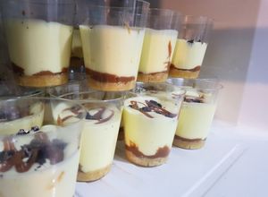 Una foto de Postre helado en vasitos muy fáciles