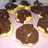 Bombas rellenas de dulce de leche y baño de chocolate