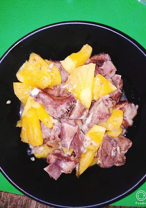 Hình của món Sườn kho dứa.