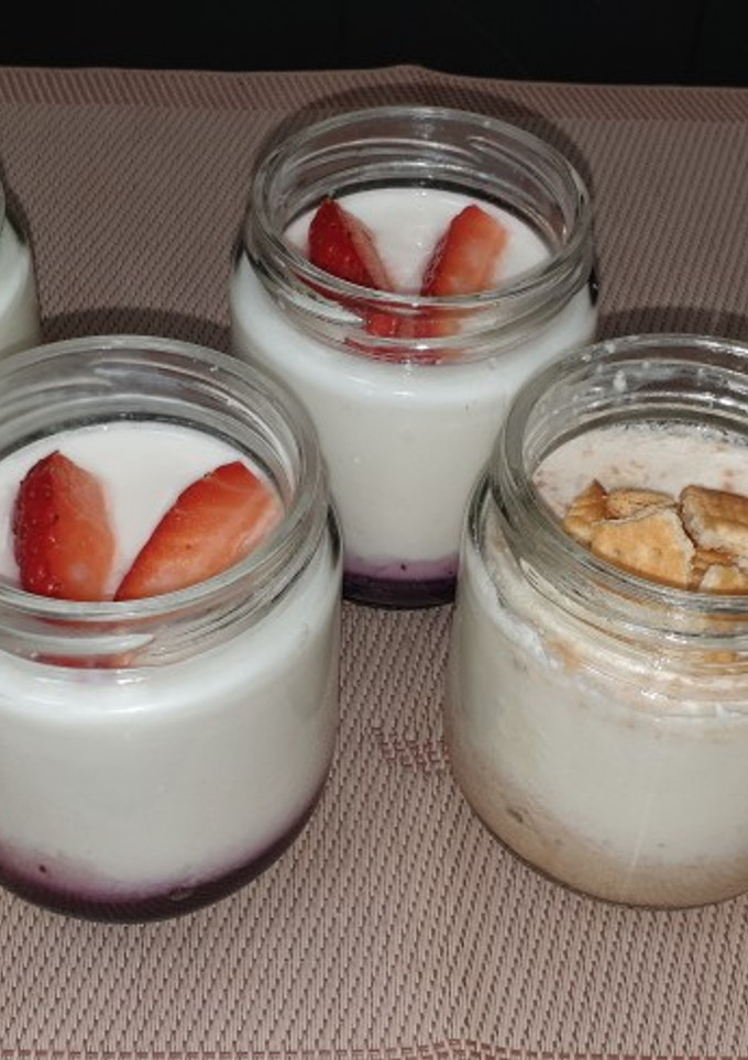 Una foto de Yogurt de kiwi, fresa, galleta, chocolate y vainilla