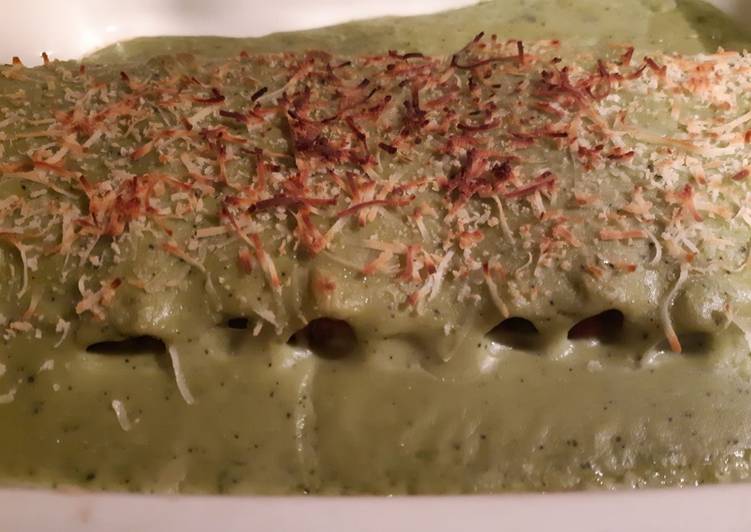 Canelones de carne con bechamel de Té Matcha