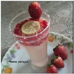 A picture of Homemade strawberry mojito 😊😊😊.