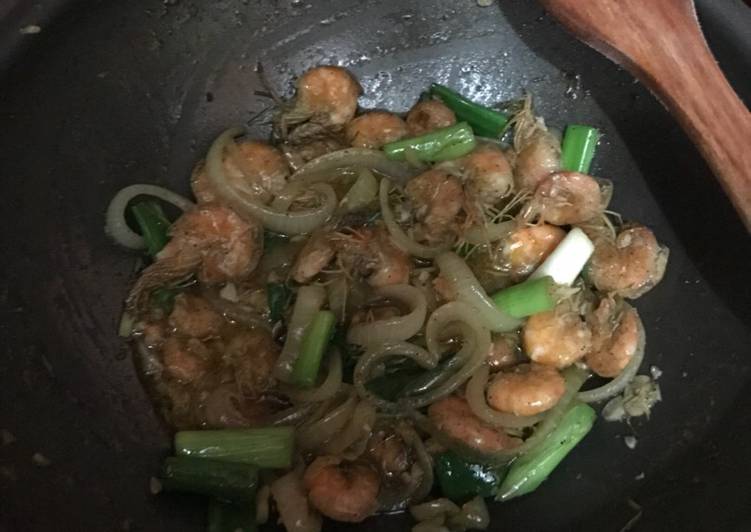 Cara Gampang Menyiapkan Udang goreng saus tiram, Lezat