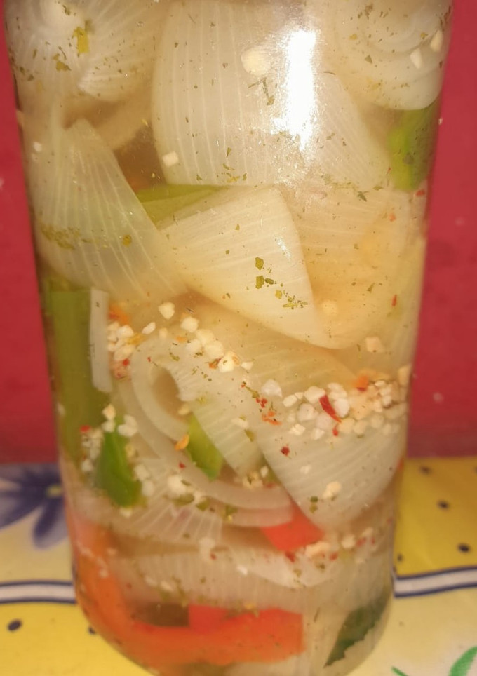 Una foto de Conserva de cebollas y morrones al escabeche