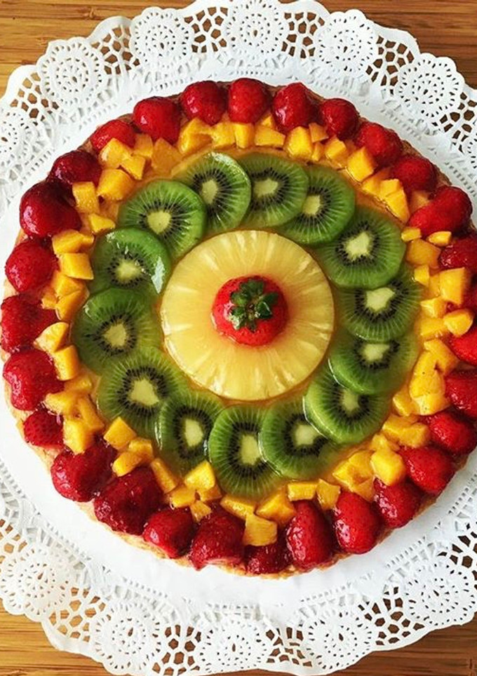 Una foto de Tarta de frutas con base de avena fit💪🍓🥝