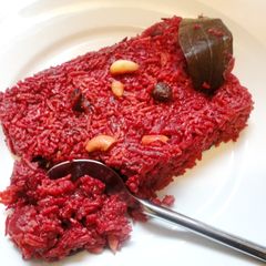 A picture of Beetroot Pulao.
