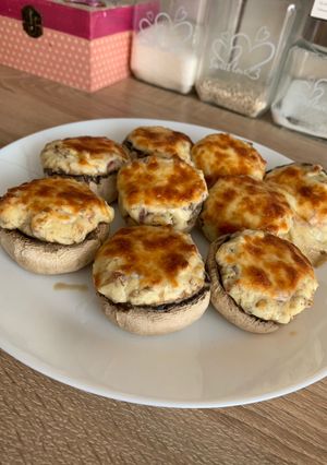 Juhtúróval töltött gomba recept fotója