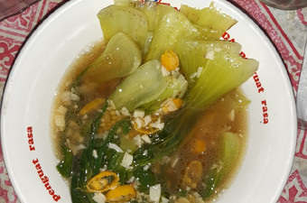 Bagaimana Menyiapkan Tumis Pakcoy Bawang Putih Yang Enak