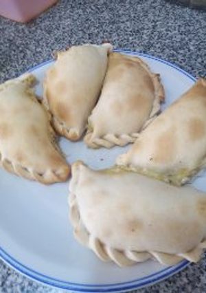 Una foto de Empanada de queso y cebolla