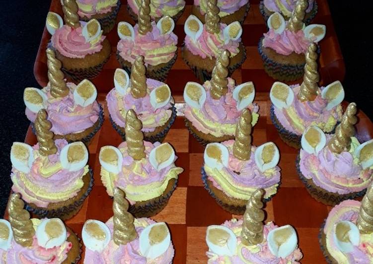 Featured image of post Pasteles De Cupcakes De Unicornio Los cupcakes son unos maravillosos pastelillos que est n muy de moda en estos tiempos