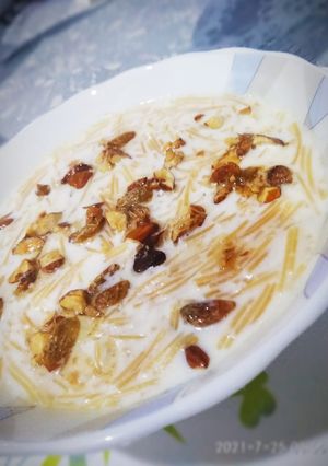मीठी सेवइयां (meethi seviyan recipe in Hindi) रेसिपी मुख्य फोटो