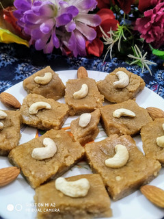 आटा बर्फी (Aata burfi recipe in Hindi) रेसिपी मुख्य फोटो