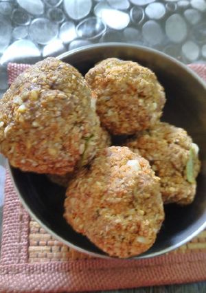 A picture of Oats ladoo.