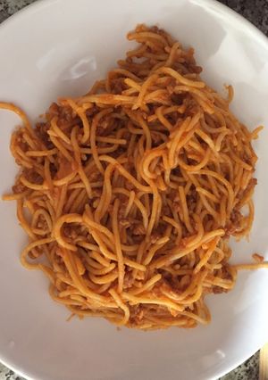 Una foto de Spaghetti con carne y tomate
