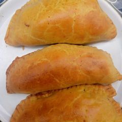 A picture of Baked meat pie.