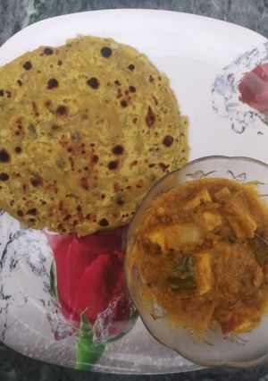 A picture of Missi roti.