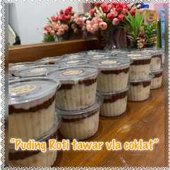 A picture of Puding Roti Tawar vla Coklat.