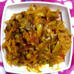 A picture of Cabbage matar.