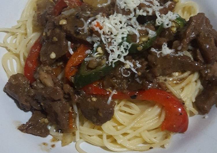 Bagaimana Menyiapkan Spagheti daging lada hitam, Lezat Sekali