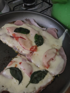 Una foto de Tortilla de zapallito caprese
