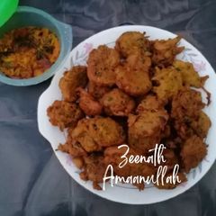 A picture of Spinach and Onion Pakoras.