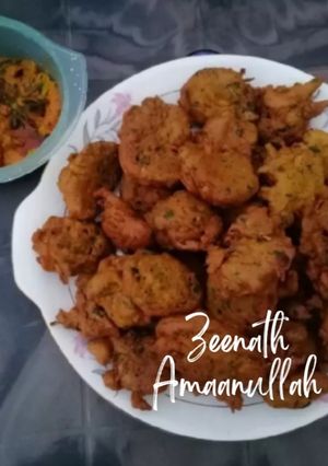 A picture of Spinach and Onion Pakoras.