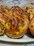 Girelle con crema pasticcera e gocce di cioccolato