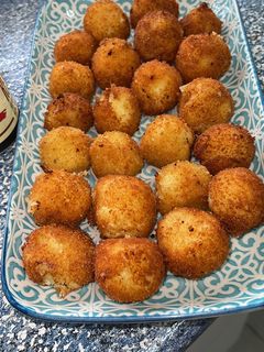 Una foto de Bolitas de patata 🥔 3 quesos 🧀