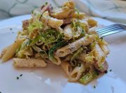 Una foto de ensalada de repollo blanco