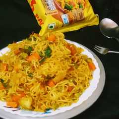 সবজি দিয়ে মশলা ম‍্যাগি (sabji diye Masla Maggi Recipe In Bengali)-レシピのメイン写真