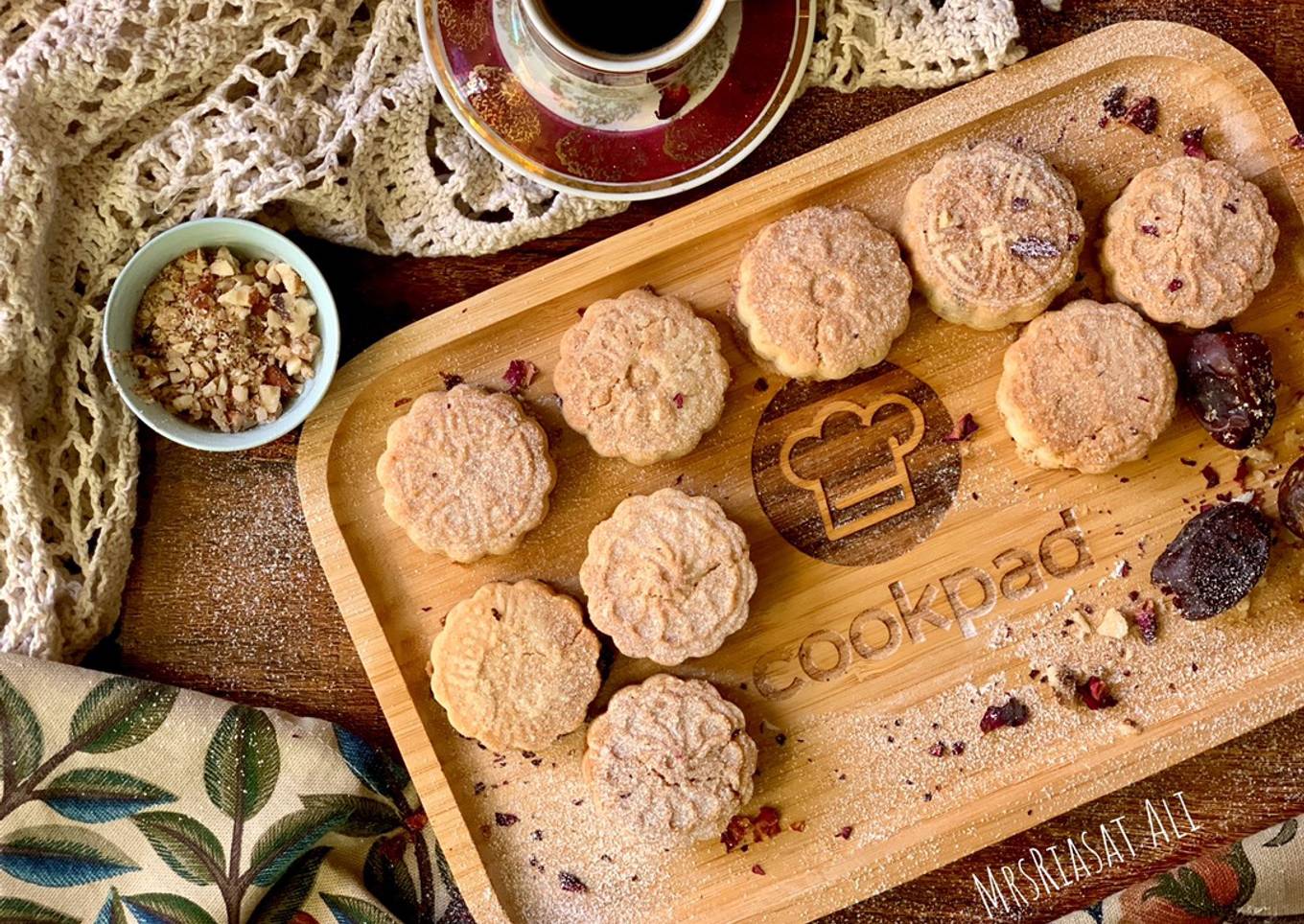 Ma’amoul (Date filled cookies)