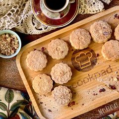 Ma’amoul (Date filled cookies) A picture of Ma’amoul (Date filled cookies).