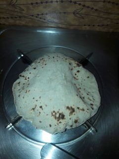रोटी (Roti recipe in hindi) रेसिपी मुख्य फोटो