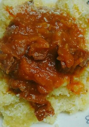 Una foto de Polenta (harina de maíz) sabrosa express