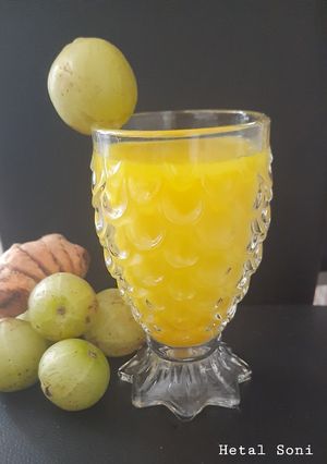 આમળાં અને લીલી હળદર નુ જ્યુસ (Amla Juice Recipe in Gujarati) રેસીપી મુખ્ય ફોટો