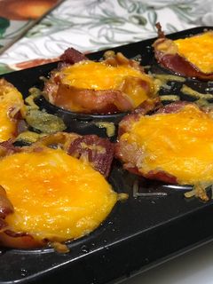 Una foto de Cestitas de bacon y queso