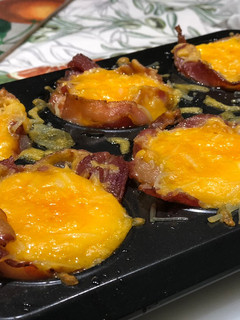 Una foto de Cestitas de bacon y queso