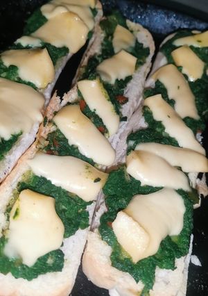 Una foto de Tostadas de espinaca