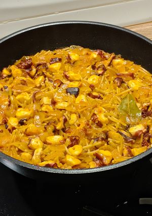 Una foto de Sartén de fideos con pulpo