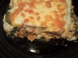 Lasaña de carne, espinacas y mozzarella