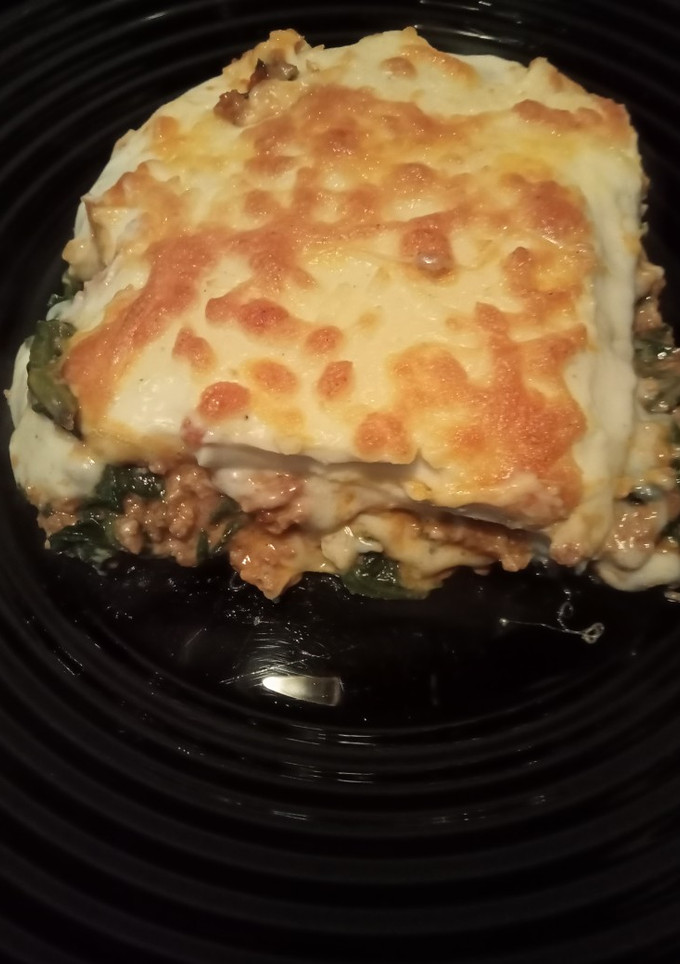 Una foto de Lasaña de carne, espinacas y mozzarella
