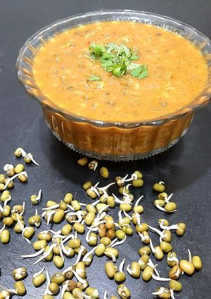 A picture of Green Moong Curry.