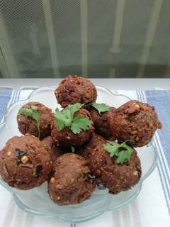 மட்டன் கோலா உருண்டை(mutton kola urundai recipe in tamil) செய்முறை முக்கிய புகைப்படம்