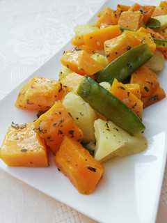 Una foto de Ensalada templada de patatas, calabaza y tirabeques al estragón