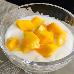 A picture of Milk jelly pudding with fresh mango topping.