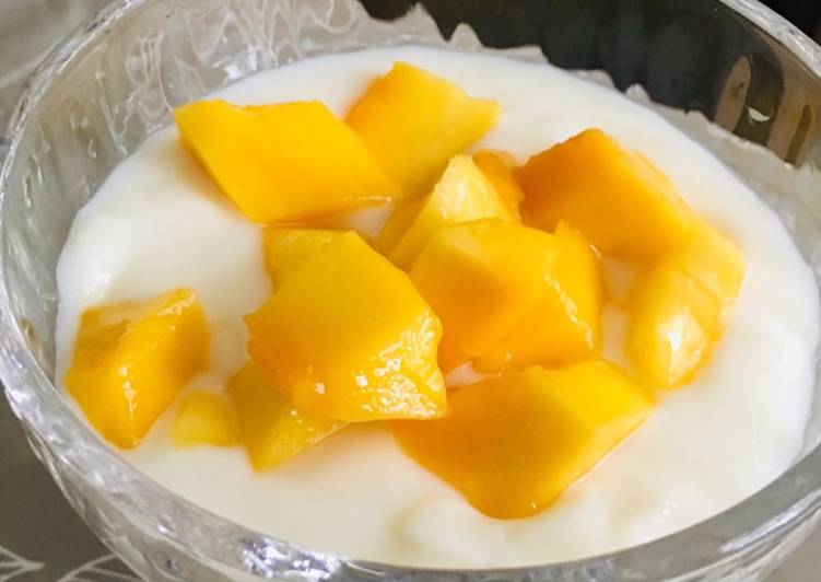 Steps to Prepare Perfect Milk jelly pudding with fresh mango topping