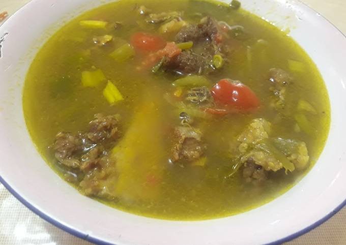 Soto iga sapi dan tetelan