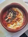 Queso provolone con tomate natural
